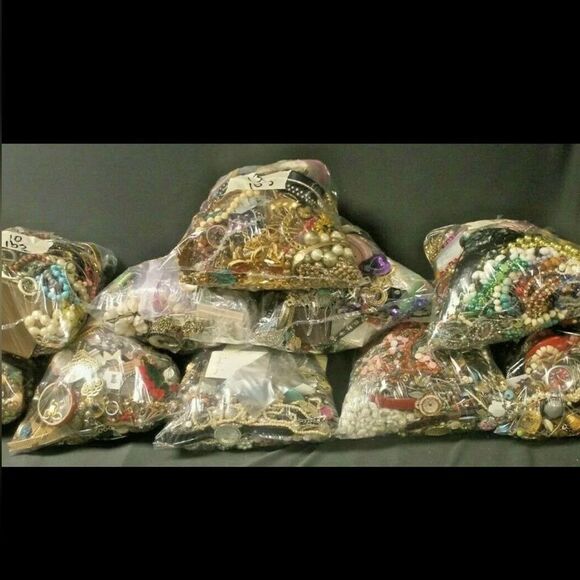 3 LBs UNSEARCHED VTG 2 MOD JEWELRY LOT~ WEARABLE - Picture 3 of 10